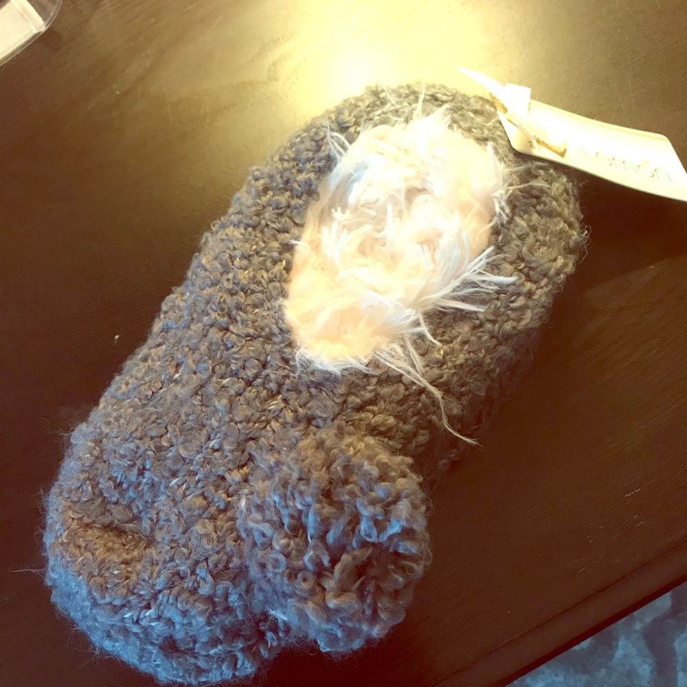 Pom Pom Cozy Slippers w Grip